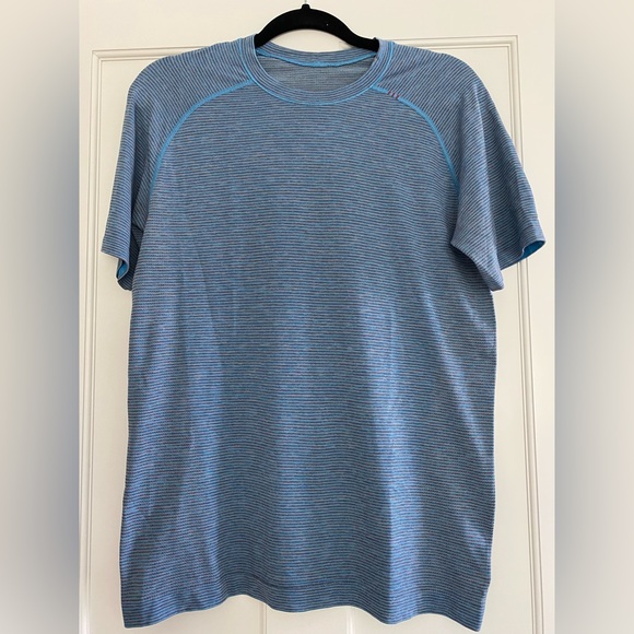 Lululemon Athletica Men’s Metal Vent Tech Short-Sleeve Shirt in Blue/Red Multi - Picture 5 of 9